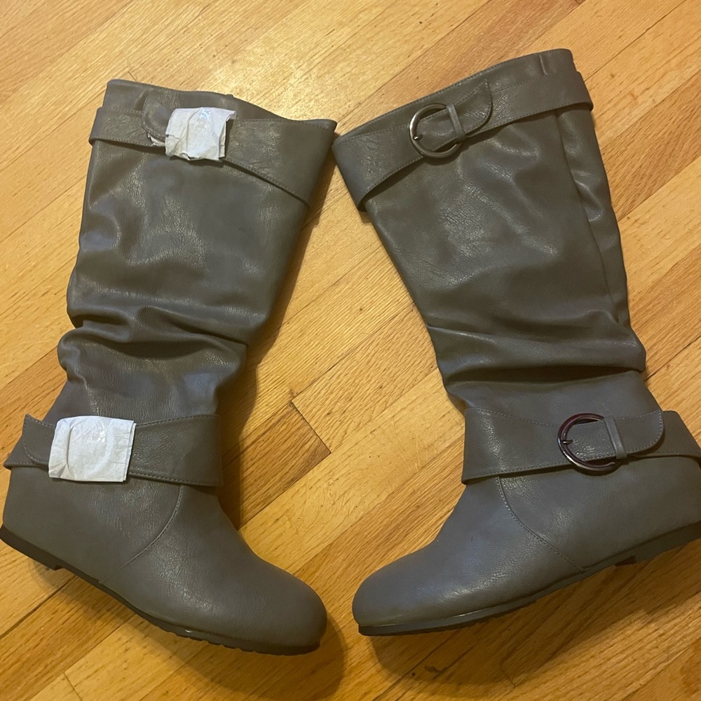 Gray Knee-High Boots with Buckle Detail. Dream pears, ladies, size 10.